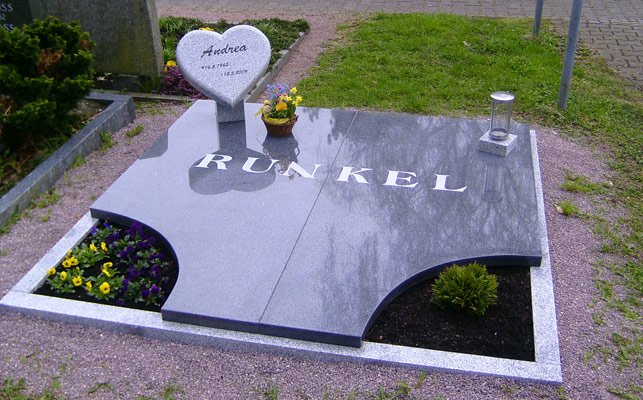 Beispiel Abdeckplatte für ein Doppelgrab mit Aussparung