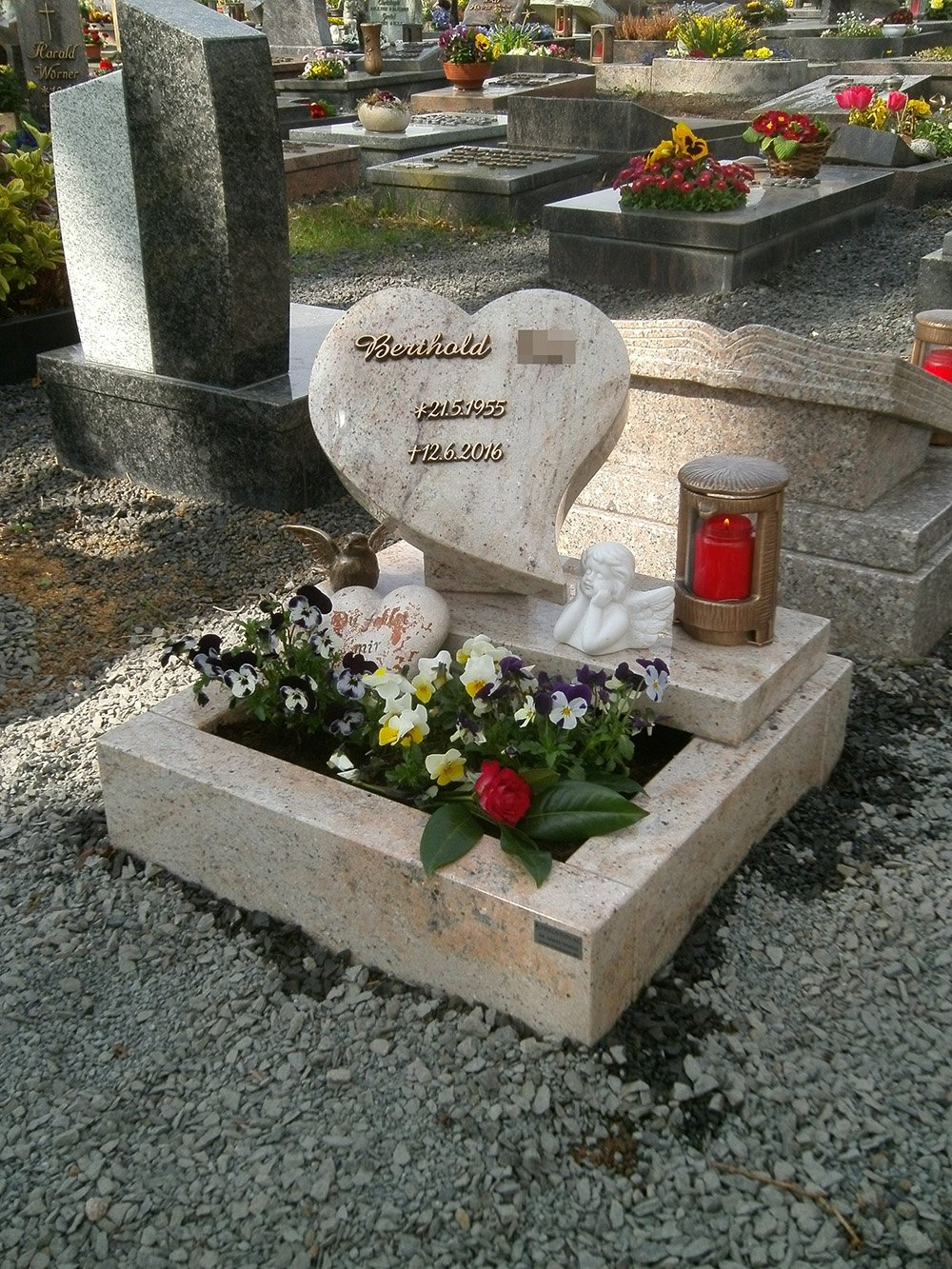 Urnengrabstein Herz Beispiel