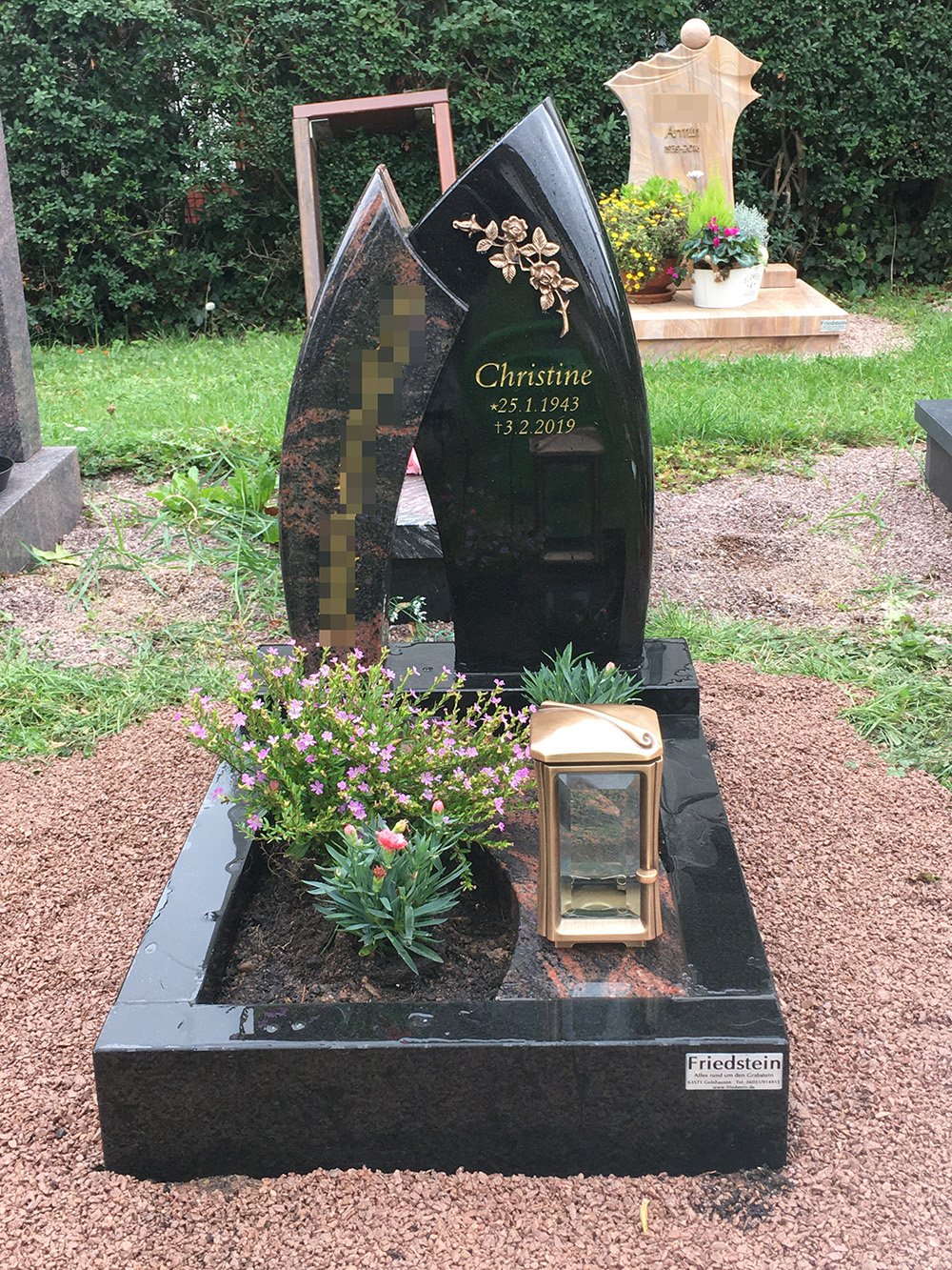Individueller Urnengrabstein Beispiel