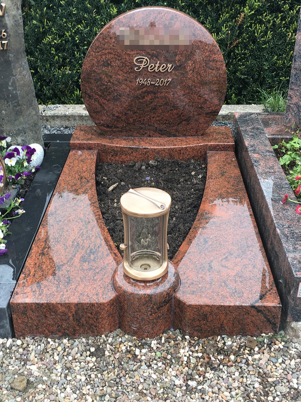 Individueller Urnengrabstein Beispiel